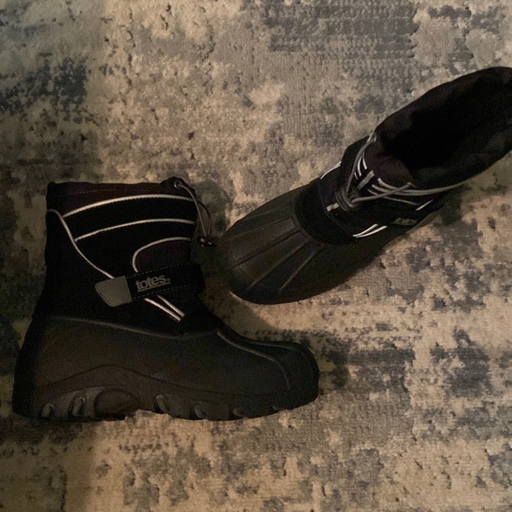 Boys Totes Todd Boys Winter Boots size 6